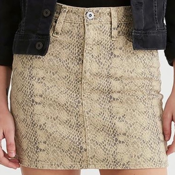 AG Jeans NWT The Vera Snakeskin Mini Skirt Size 27 - Picture 2 of 11